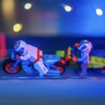 Legography representant une course de moto de Lego