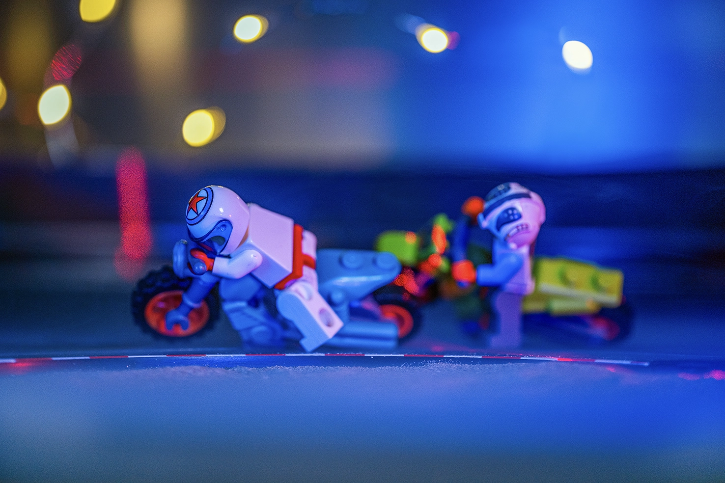 Legography representant une course de moto de Lego