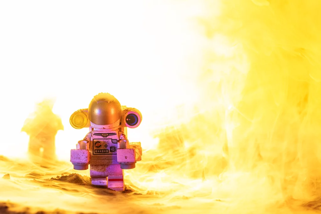 Photographie de Legography sur le thème de l'espace et de Armageddon. Photo de legographie réalisée avec une machine à fumée.