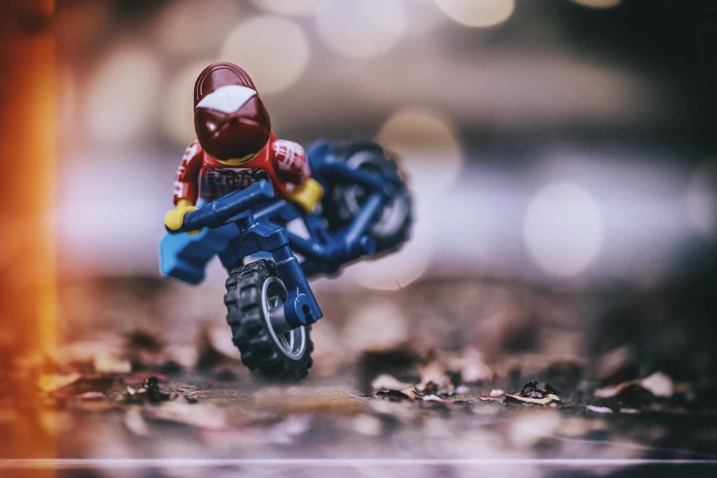 Legophotography représentant une figure de BMX Flat