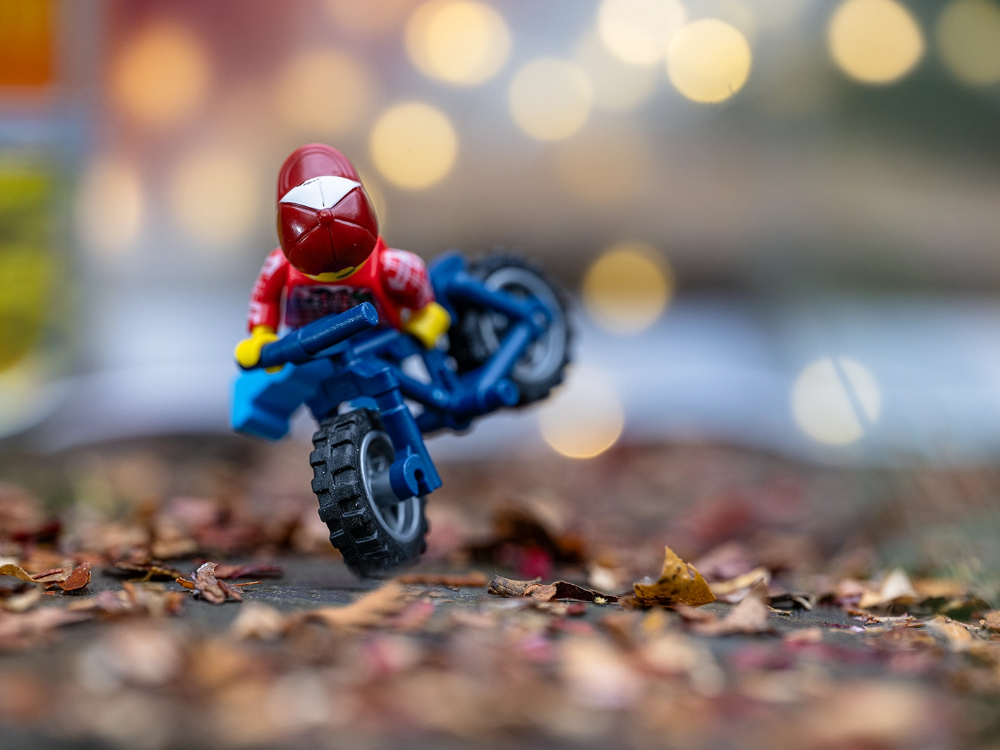 Legophotography représentant une figure de BMX Flat. Cette photo a été réalisé dans le cadre de la réalisation d'une Legography